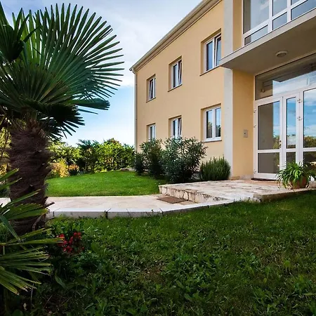 App Zlatar Apartment *