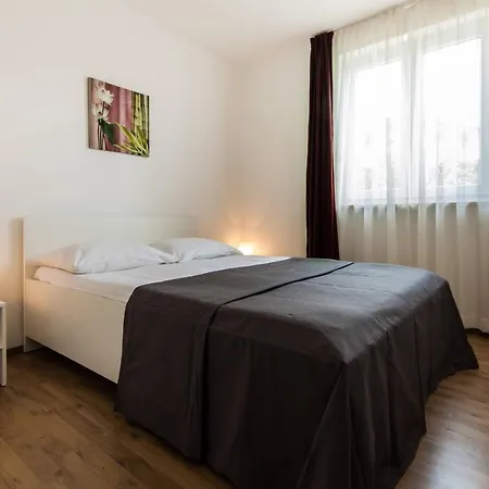 App Zlatar アパート